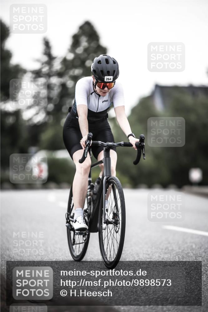21.06.2026 - 29. Vierlanden-Triathlon H.Heesch http://msf.ph/oto/9898573 21.06.2026 10:05:10 Radfahren 249, 264, 275, 289, 323, 326 meine-sportfotos.de