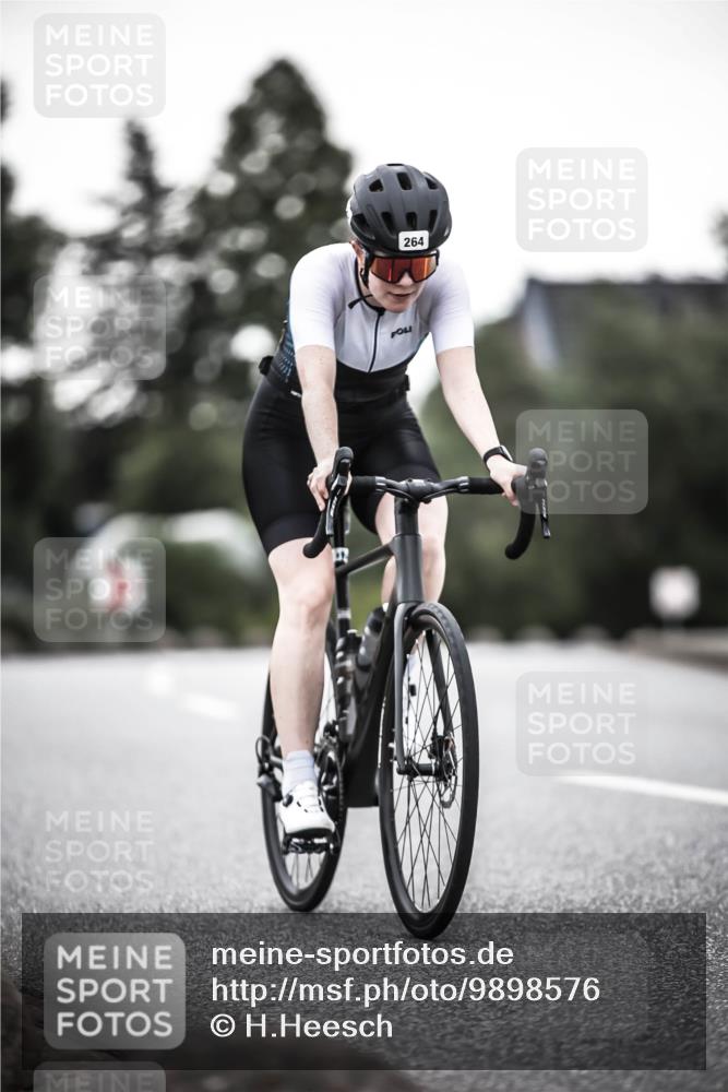 21.06.2026 - 29. Vierlanden-Triathlon H.Heesch http://msf.ph/oto/9898576 21.06.2026 10:05:10 Radfahren 249, 264, 275, 289, 323, 326 meine-sportfotos.de