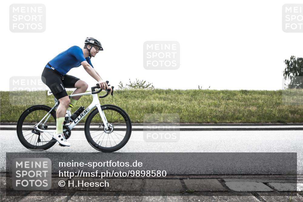 21.06.2026 - 29. Vierlanden-Triathlon H.Heesch http://msf.ph/oto/9898580 21.06.2026 11:17:53 Radfahren 82, 225, 648 meine-sportfotos.de