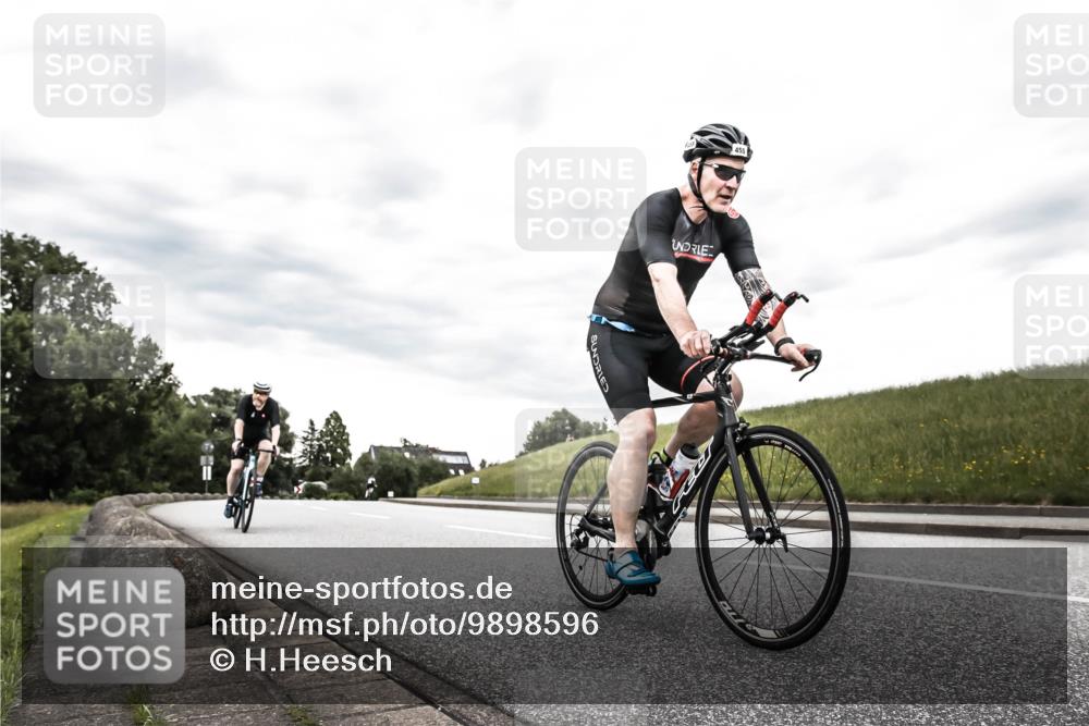 21.06.2026 - 29. Vierlanden-Triathlon H.Heesch http://msf.ph/oto/9898596 21.06.2026 10:19:39 Radfahren 403, 455 meine-sportfotos.de