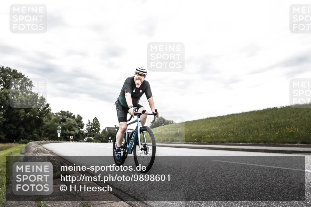 21.06.2026 - 29. Vierlanden-Triathlon H.Heesch http://msf.ph/oto/9898601 21.06.2026 10:19:40 Radfahren 403, 455 meine-sportfotos.de