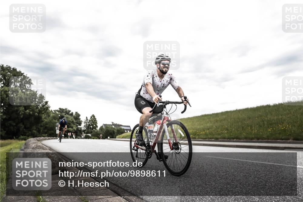 21.06.2026 - 29. Vierlanden-Triathlon H.Heesch http://msf.ph/oto/9898611 21.06.2026 10:19:53 Radfahren 18, 21, 146, 268, 400 meine-sportfotos.de
