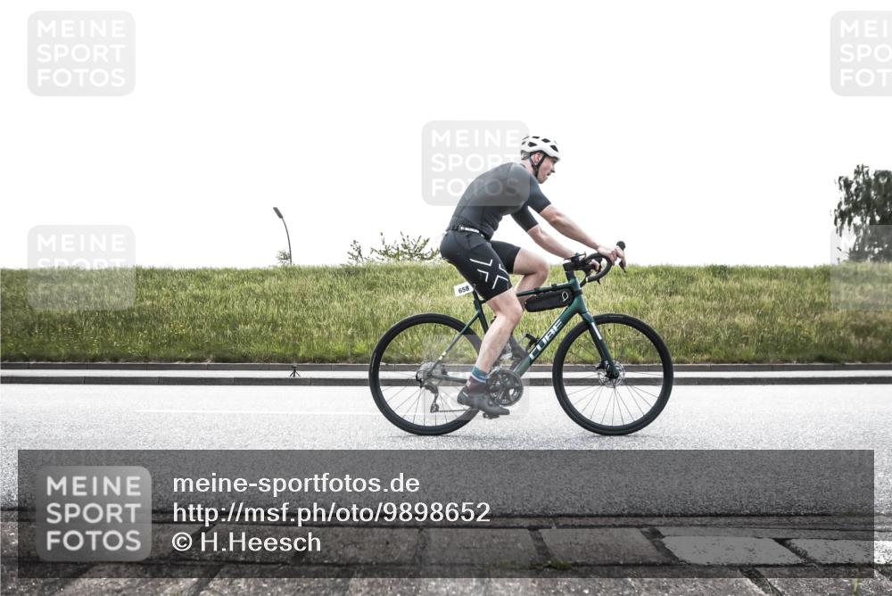 21.06.2026 - 29. Vierlanden-Triathlon H.Heesch http://msf.ph/oto/9898652 21.06.2026 11:19:23 Radfahren 274, 658, 735 meine-sportfotos.de