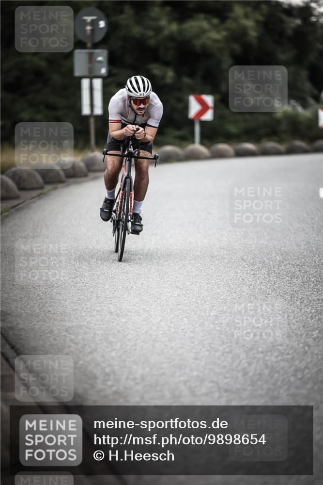 21.06.2026 - 29. Vierlanden-Triathlon H.Heesch http://msf.ph/oto/9898654 21.06.2026 10:05:35 Radfahren 5, 135, 175, 312 meine-sportfotos.de