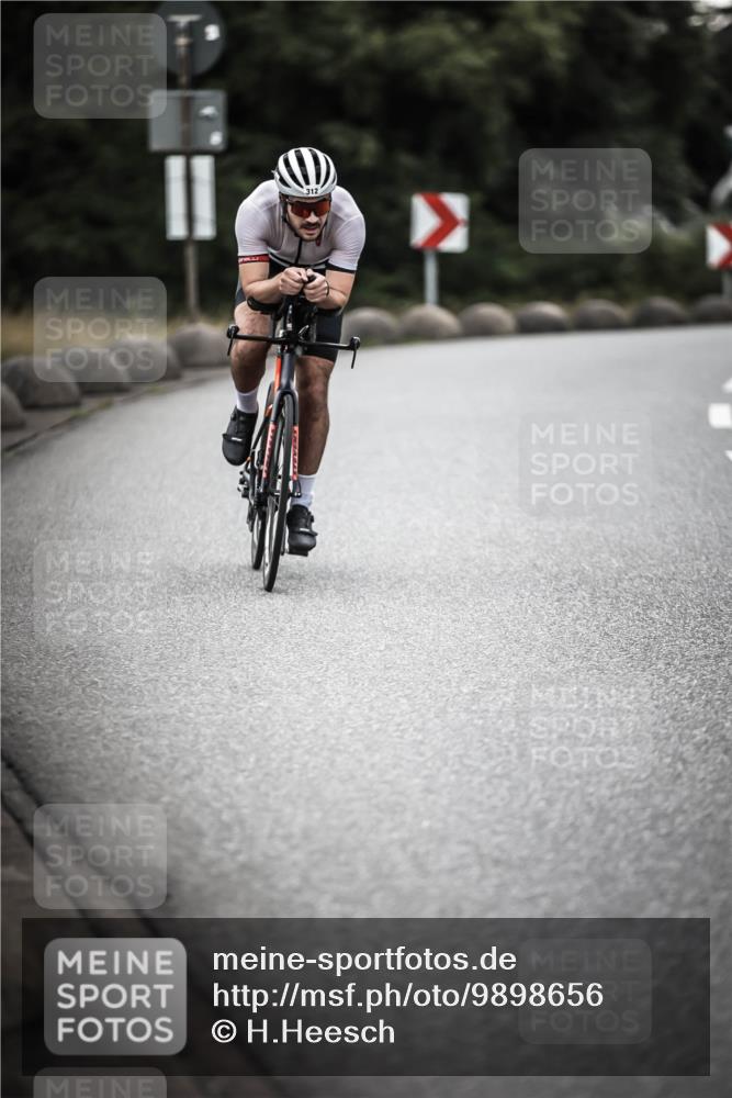 21.06.2026 - 29. Vierlanden-Triathlon H.Heesch http://msf.ph/oto/9898656 21.06.2026 10:05:35 Radfahren 5, 135, 175, 312 meine-sportfotos.de