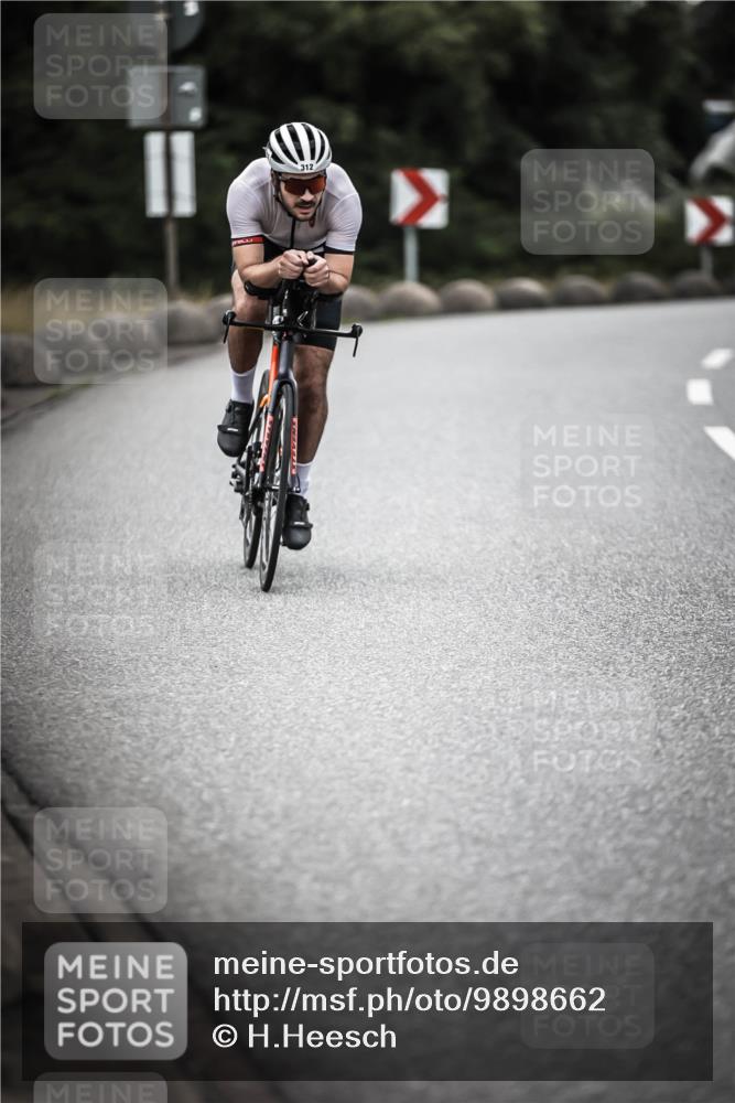 21.06.2026 - 29. Vierlanden-Triathlon H.Heesch http://msf.ph/oto/9898662 21.06.2026 10:05:35 Radfahren 5, 135, 175, 312 meine-sportfotos.de