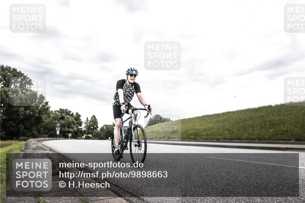 21.06.2026 - 29. Vierlanden-Triathlon H.Heesch http://msf.ph/oto/9898663 21.06.2026 10:21:03 Radfahren 36, 406 meine-sportfotos.de