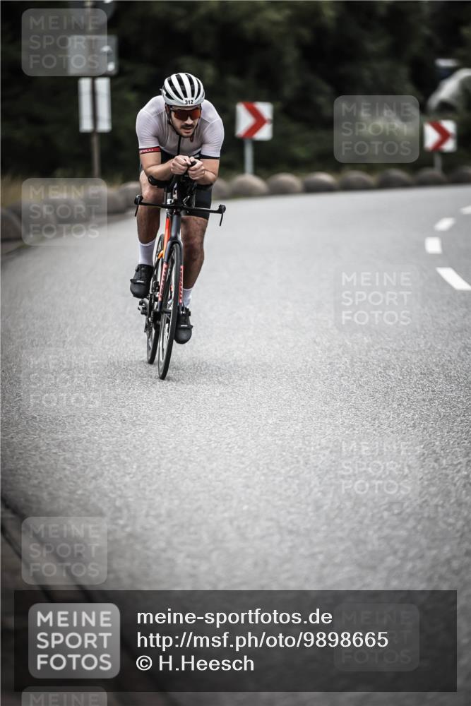 21.06.2026 - 29. Vierlanden-Triathlon H.Heesch http://msf.ph/oto/9898665 21.06.2026 10:05:35 Radfahren 5, 135, 175, 312 meine-sportfotos.de