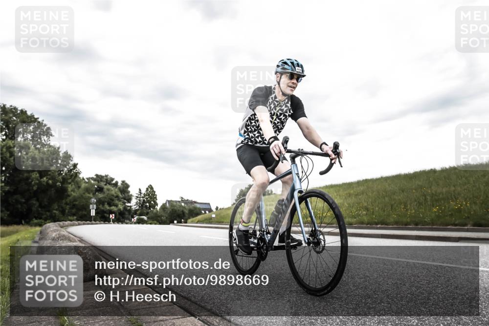 21.06.2026 - 29. Vierlanden-Triathlon H.Heesch http://msf.ph/oto/9898669 21.06.2026 10:21:03 Radfahren 36, 406 meine-sportfotos.de