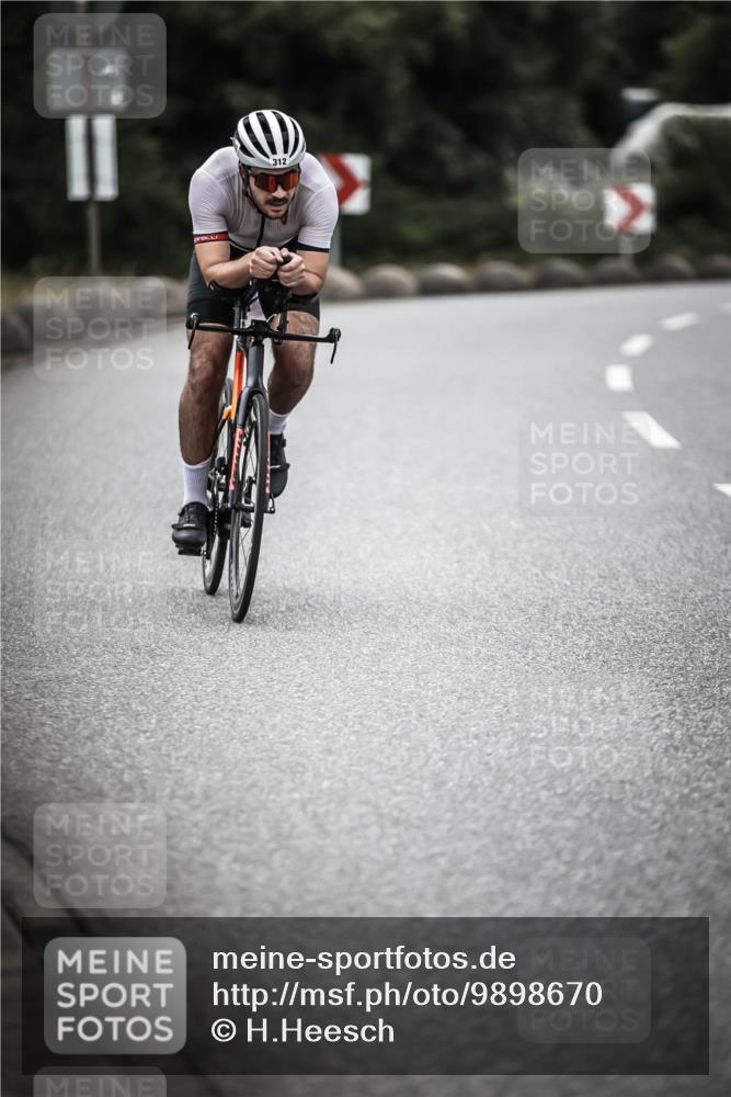 21.06.2026 - 29. Vierlanden-Triathlon H.Heesch http://msf.ph/oto/9898670 21.06.2026 10:05:35 Radfahren 5, 135, 175, 312 meine-sportfotos.de