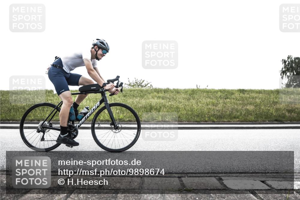 21.06.2026 - 29. Vierlanden-Triathlon H.Heesch http://msf.ph/oto/9898674 21.06.2026 11:20:07 Radfahren 20, 301, 782 meine-sportfotos.de