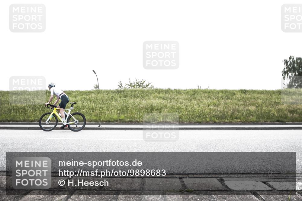 21.06.2026 - 29. Vierlanden-Triathlon H.Heesch http://msf.ph/oto/9898683 21.06.2026 11:20:24 Radfahren 50, 86, 821 meine-sportfotos.de