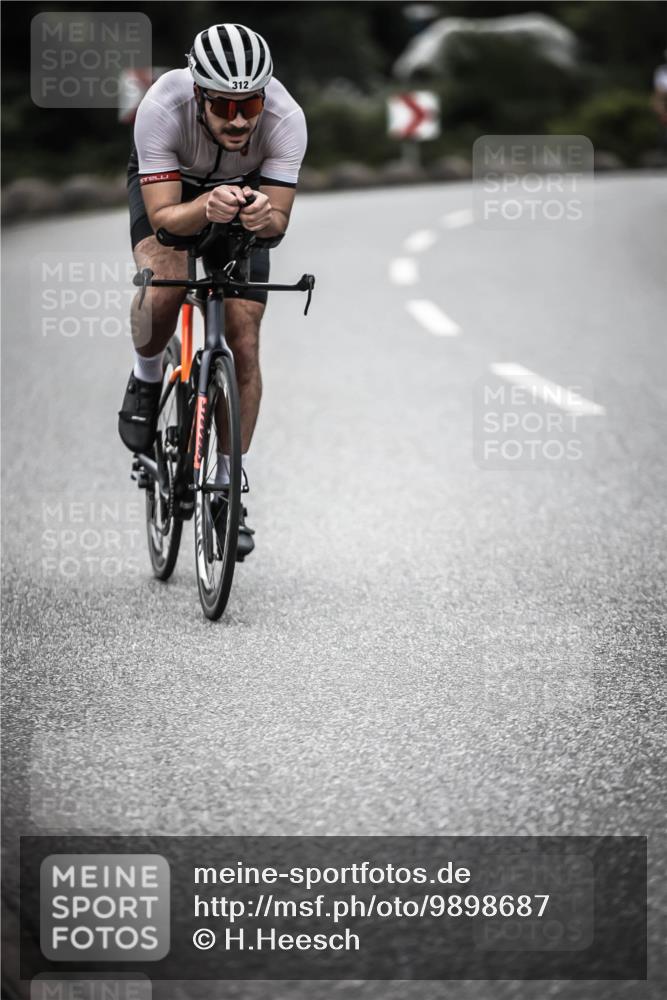 21.06.2026 - 29. Vierlanden-Triathlon H.Heesch http://msf.ph/oto/9898687 21.06.2026 10:05:35 Radfahren 5, 135, 175, 312 meine-sportfotos.de