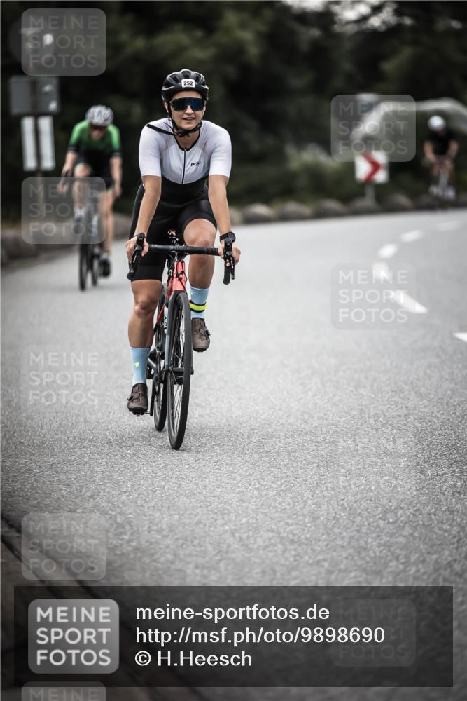 21.06.2026 - 29. Vierlanden-Triathlon H.Heesch http://msf.ph/oto/9898690 21.06.2026 10:05:43 Radfahren 133, 252, 259, 363 meine-sportfotos.de