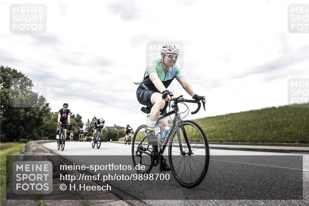 21.06.2026 - 29. Vierlanden-Triathlon H.Heesch http://msf.ph/oto/9898700 21.06.2026 10:21:54 Radfahren 37, 213, 438, 478 meine-sportfotos.de