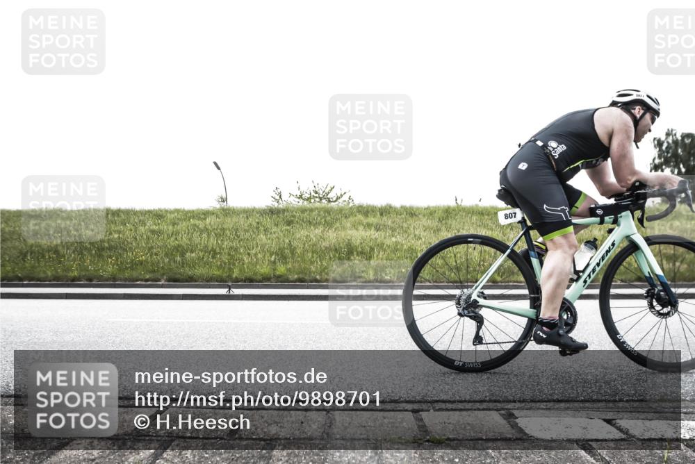 21.06.2026 - 29. Vierlanden-Triathlon H.Heesch http://msf.ph/oto/9898701 21.06.2026 11:21:08 Radfahren 44, 755, 779, 807 meine-sportfotos.de