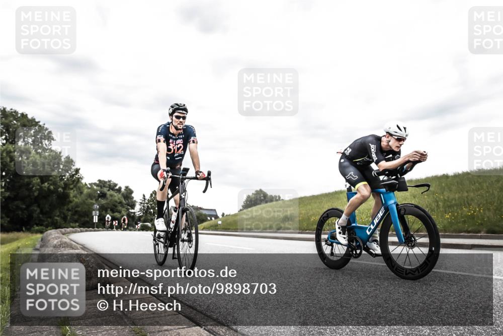 21.06.2026 - 29. Vierlanden-Triathlon H.Heesch http://msf.ph/oto/9898703 21.06.2026 10:21:55 Radfahren 37, 115, 213, 438, 478 meine-sportfotos.de