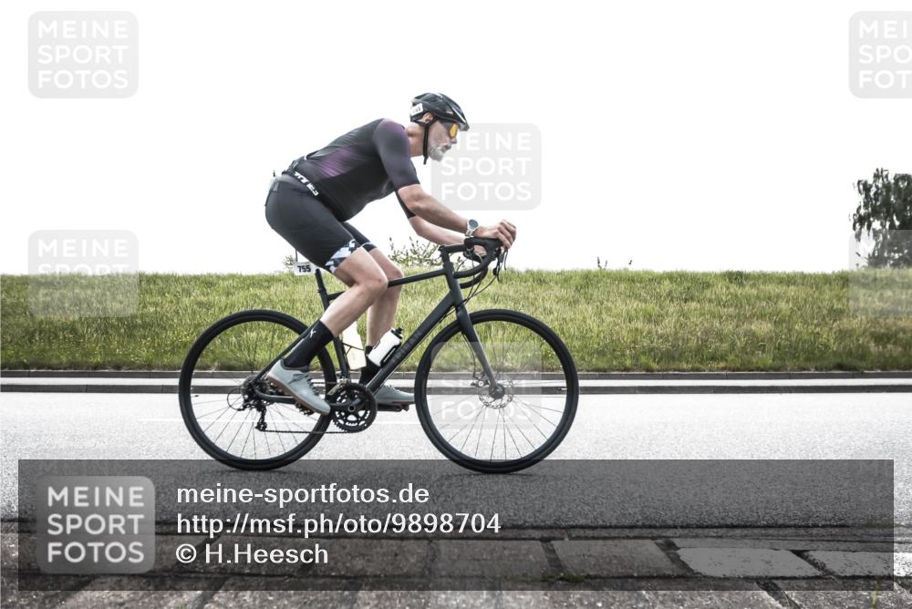 21.06.2026 - 29. Vierlanden-Triathlon H.Heesch http://msf.ph/oto/9898704 21.06.2026 11:21:10 Radfahren 44, 755, 779, 807 meine-sportfotos.de