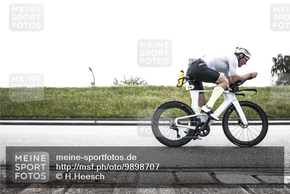 21.06.2026 - 29. Vierlanden-Triathlon H.Heesch http://msf.ph/oto/9898707 21.06.2026 11:21:12 Radfahren 44, 755, 756, 779, 807 meine-sportfotos.de