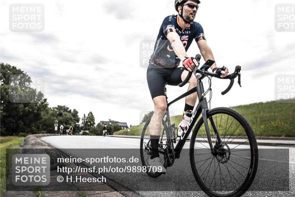 21.06.2026 - 29. Vierlanden-Triathlon H.Heesch http://msf.ph/oto/9898709 21.06.2026 10:21:55 Radfahren 37, 115, 213, 438, 478 meine-sportfotos.de