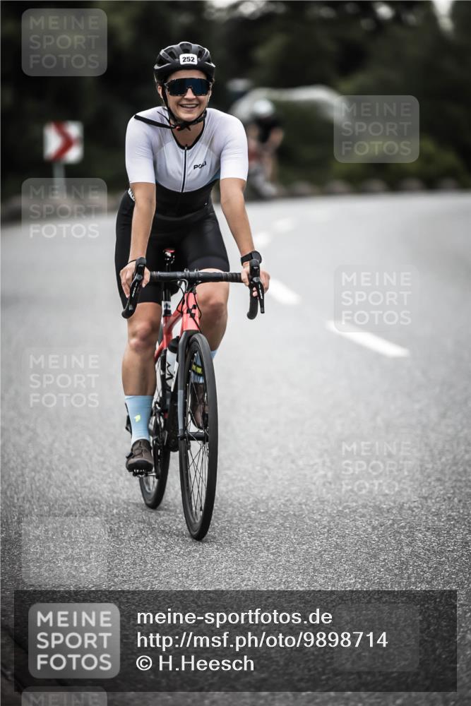 21.06.2026 - 29. Vierlanden-Triathlon H.Heesch http://msf.ph/oto/9898714 21.06.2026 10:05:44 Radfahren 133, 252, 259, 363 meine-sportfotos.de