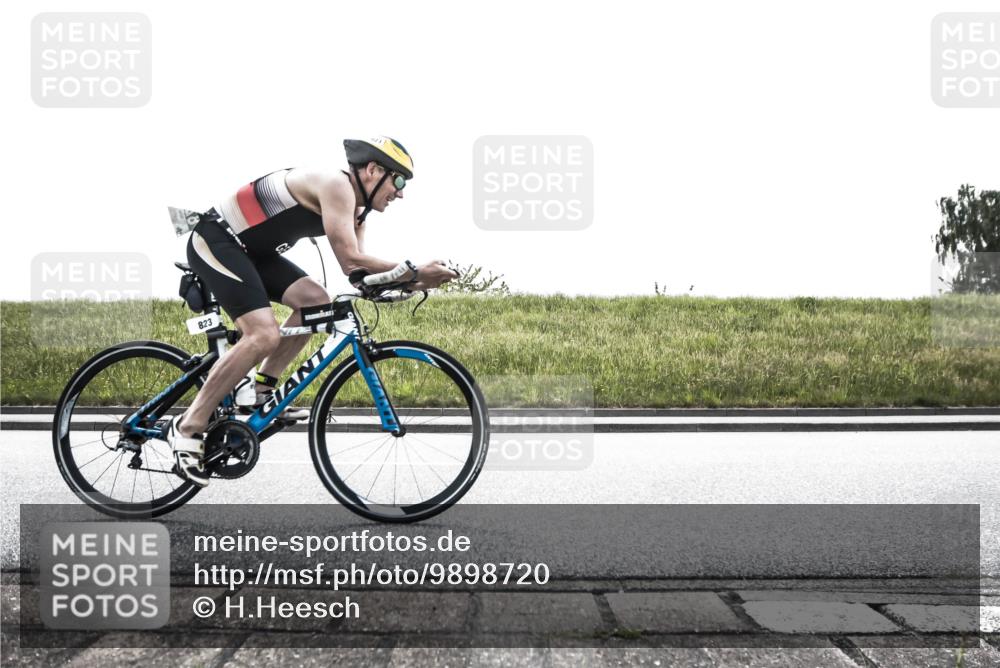 21.06.2026 - 29. Vierlanden-Triathlon H.Heesch http://msf.ph/oto/9898720 21.06.2026 11:21:42 Radfahren 817, 823 meine-sportfotos.de