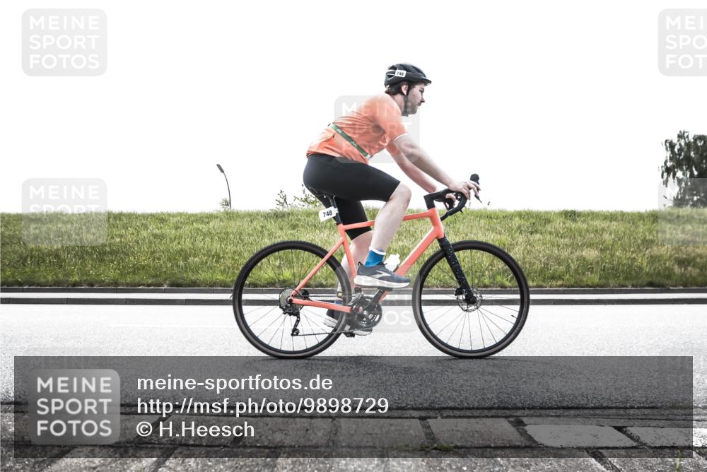 21.06.2026 - 29. Vierlanden-Triathlon H.Heesch http://msf.ph/oto/9898729 21.06.2026 11:21:56 Radfahren 19, 54, 90, 259, 260, 748 meine-sportfotos.de