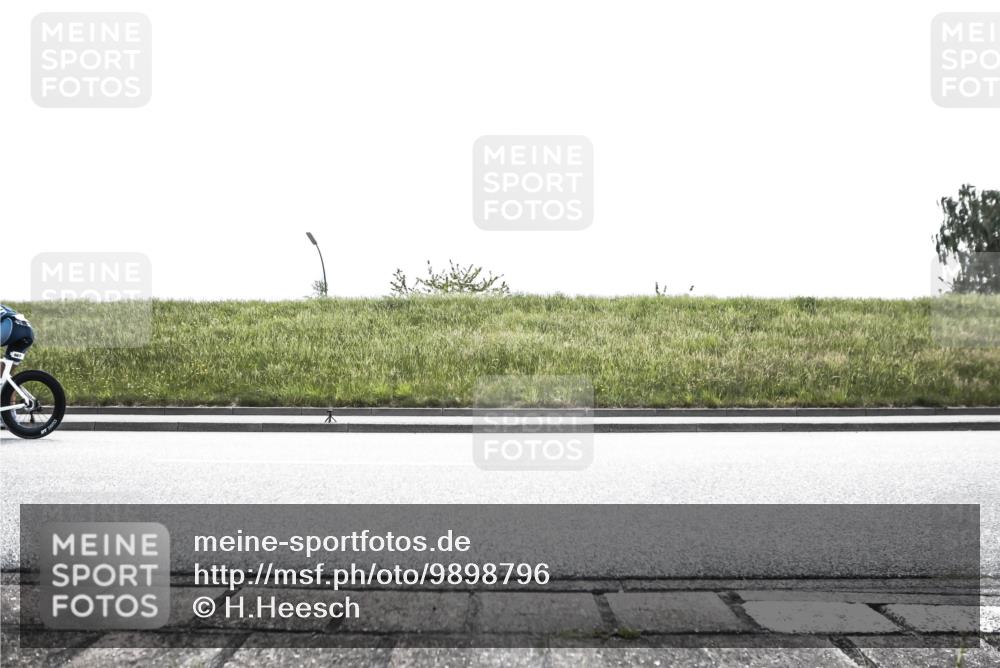 21.06.2026 - 29. Vierlanden-Triathlon H.Heesch http://msf.ph/oto/9898796 21.06.2026 11:24:19 Radfahren 80, 242, 273, 667, 845, 896 meine-sportfotos.de