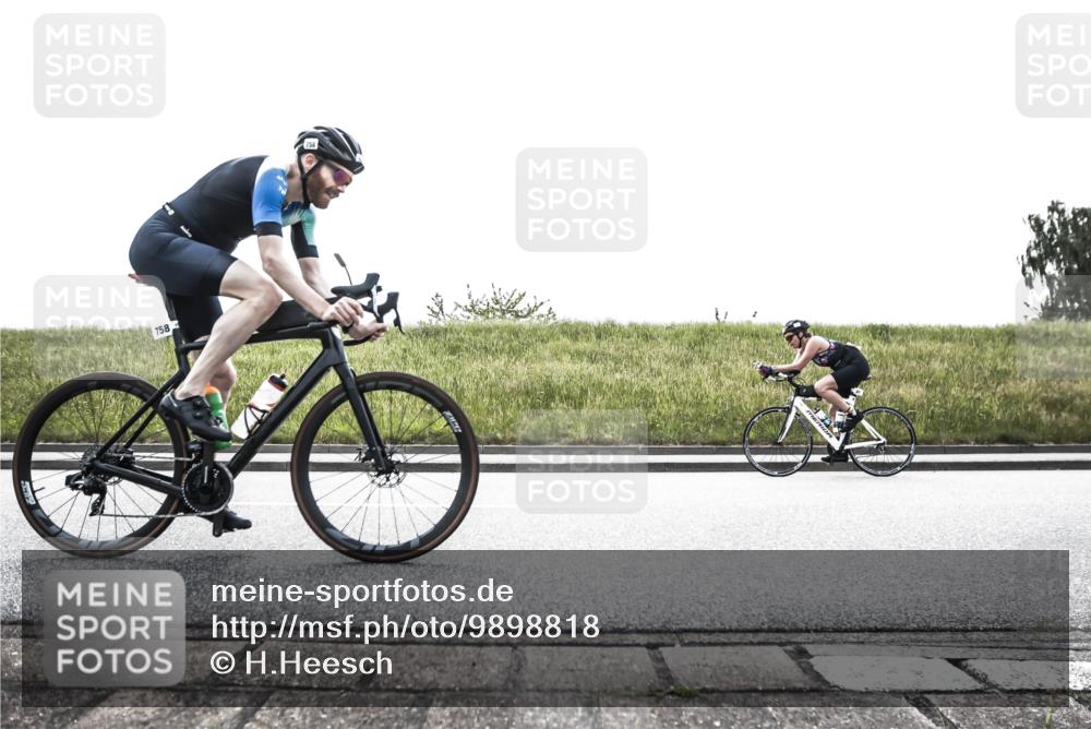 21.06.2026 - 29. Vierlanden-Triathlon H.Heesch http://msf.ph/oto/9898818 21.06.2026 11:24:41 Radfahren 281, 677, 758 meine-sportfotos.de