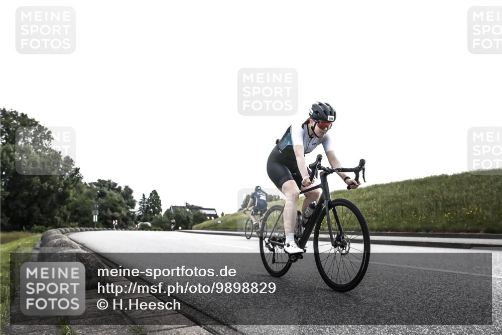 21.06.2026 - 29. Vierlanden-Triathlon H.Heesch http://msf.ph/oto/9898829 21.06.2026 10:47:19 Radfahren 264, 470 meine-sportfotos.de