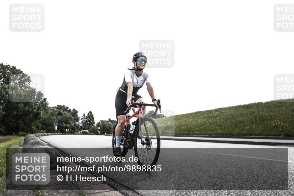 21.06.2026 - 29. Vierlanden-Triathlon H.Heesch http://msf.ph/oto/9898835 21.06.2026 10:47:45 Radfahren 38, 252, 393, 411 meine-sportfotos.de