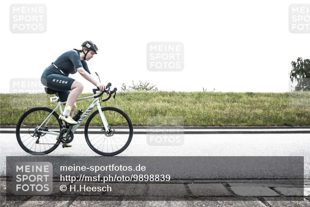 21.06.2026 - 29. Vierlanden-Triathlon H.Heesch http://msf.ph/oto/9898839 21.06.2026 11:25:44 Radfahren 224, 241, 248 meine-sportfotos.de