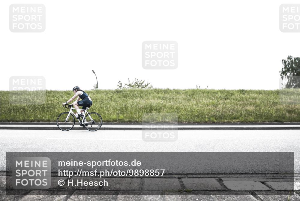 21.06.2026 - 29. Vierlanden-Triathlon H.Heesch http://msf.ph/oto/9898857 21.06.2026 11:26:19 Radfahren 246, 289, 663 meine-sportfotos.de