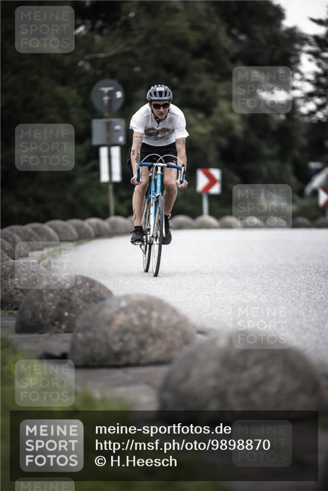 21.06.2026 - 29. Vierlanden-Triathlon H.Heesch http://msf.ph/oto/9898870 21.06.2026 10:06:17 Radfahren 9, 109, 354 meine-sportfotos.de