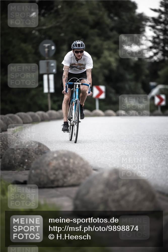 21.06.2026 - 29. Vierlanden-Triathlon H.Heesch http://msf.ph/oto/9898874 21.06.2026 10:06:17 Radfahren 9, 109, 354 meine-sportfotos.de