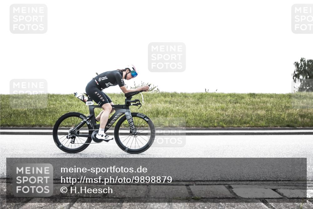 21.06.2026 - 29. Vierlanden-Triathlon H.Heesch http://msf.ph/oto/9898879 21.06.2026 11:27:00 Radfahren 225, 844 meine-sportfotos.de