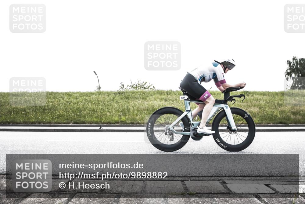 21.06.2026 - 29. Vierlanden-Triathlon H.Heesch http://msf.ph/oto/9898882 21.06.2026 11:27:02 Radfahren 225, 257, 844 meine-sportfotos.de