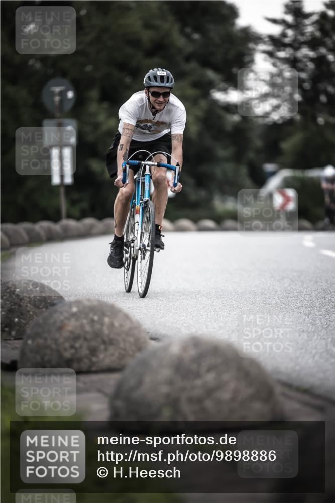 21.06.2026 - 29. Vierlanden-Triathlon H.Heesch http://msf.ph/oto/9898886 21.06.2026 10:06:18 Radfahren 9, 109, 354 meine-sportfotos.de