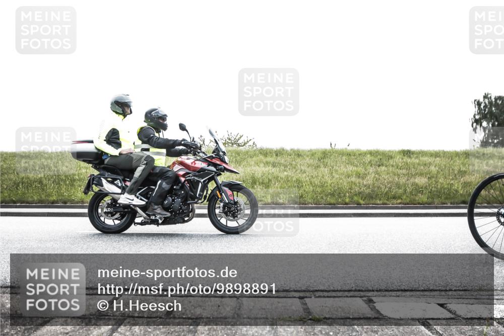 21.06.2026 - 29. Vierlanden-Triathlon H.Heesch http://msf.ph/oto/9898891 21.06.2026 11:27:20 Radfahren 901, 905 meine-sportfotos.de