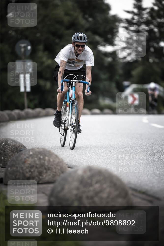 21.06.2026 - 29. Vierlanden-Triathlon H.Heesch http://msf.ph/oto/9898892 21.06.2026 10:06:18 Radfahren 9, 109, 354 meine-sportfotos.de