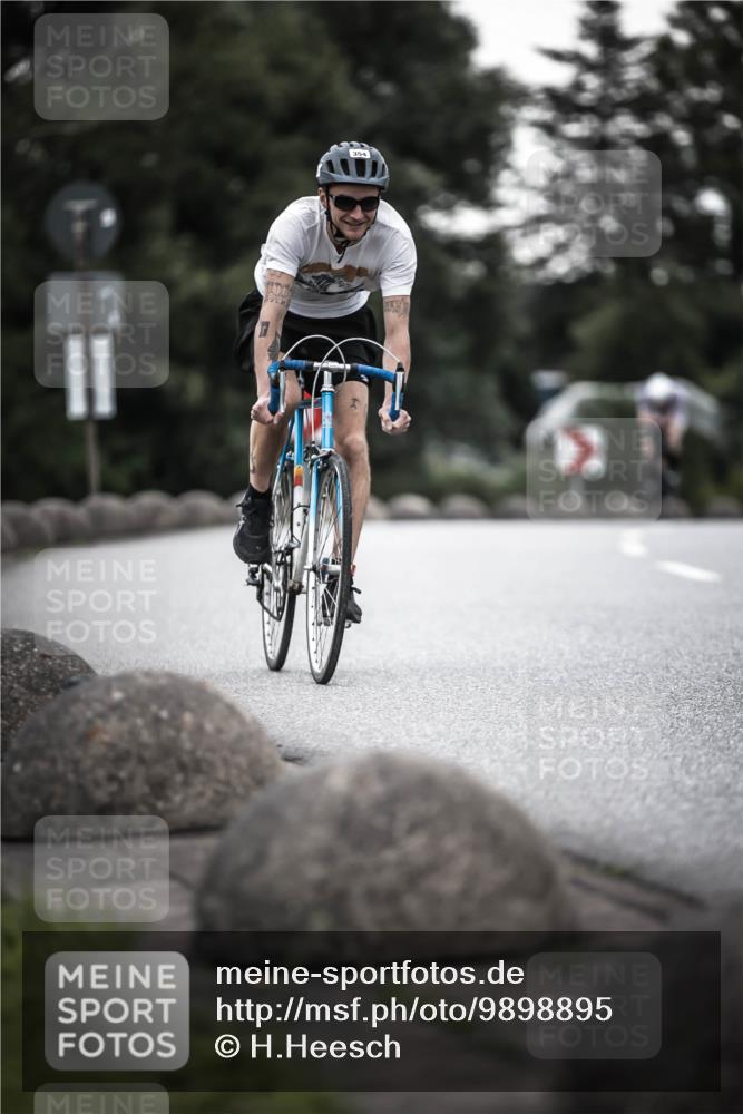 21.06.2026 - 29. Vierlanden-Triathlon H.Heesch http://msf.ph/oto/9898895 21.06.2026 10:06:18 Radfahren 9, 109, 354 meine-sportfotos.de