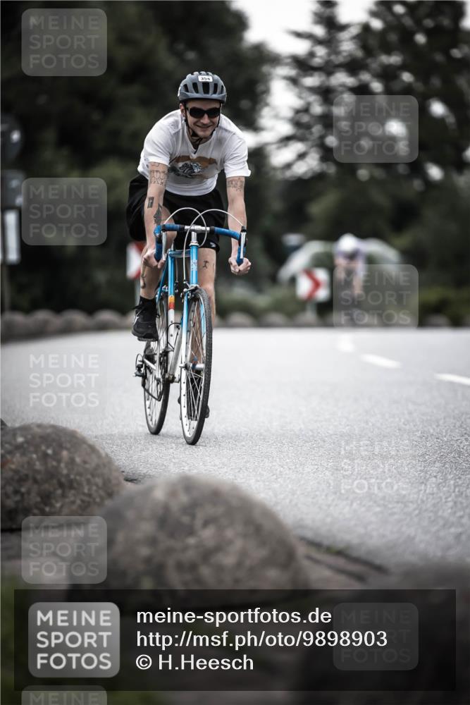21.06.2026 - 29. Vierlanden-Triathlon H.Heesch http://msf.ph/oto/9898903 21.06.2026 10:06:18 Radfahren 9, 109, 354 meine-sportfotos.de