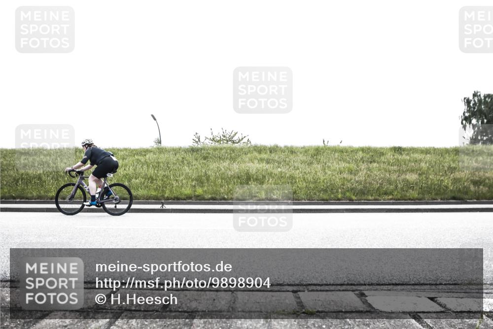 21.06.2026 - 29. Vierlanden-Triathlon H.Heesch http://msf.ph/oto/9898904 21.06.2026 11:27:40 Radfahren 230, 769 meine-sportfotos.de