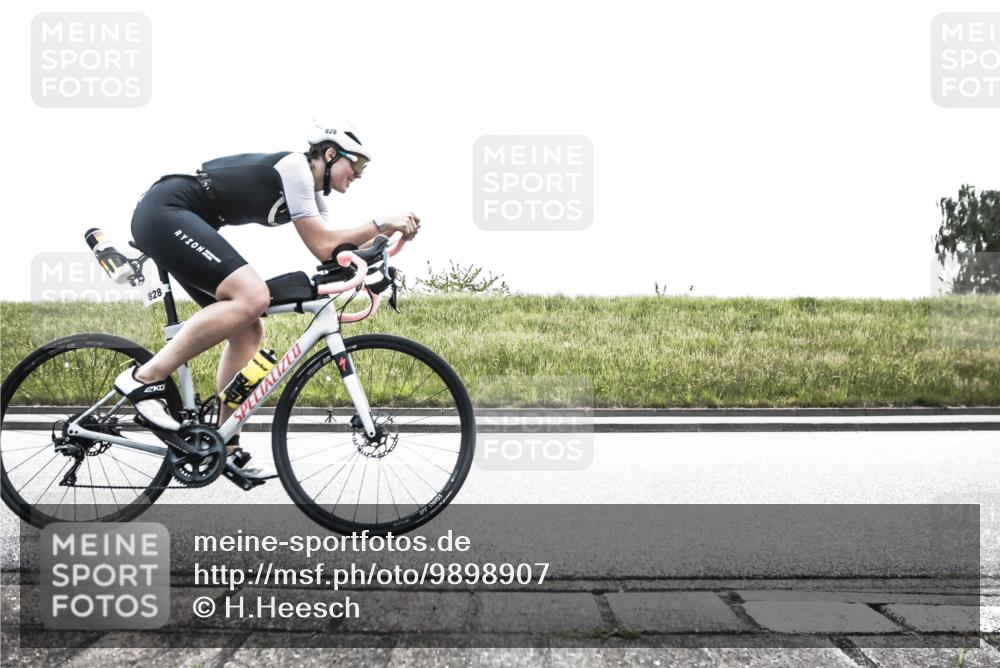 21.06.2026 - 29. Vierlanden-Triathlon H.Heesch http://msf.ph/oto/9898907 21.06.2026 11:27:47 Radfahren 271, 828, 893 meine-sportfotos.de