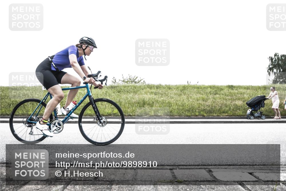21.06.2026 - 29. Vierlanden-Triathlon H.Heesch http://msf.ph/oto/9898910 21.06.2026 11:27:53 Radfahren 271, 828, 893 meine-sportfotos.de