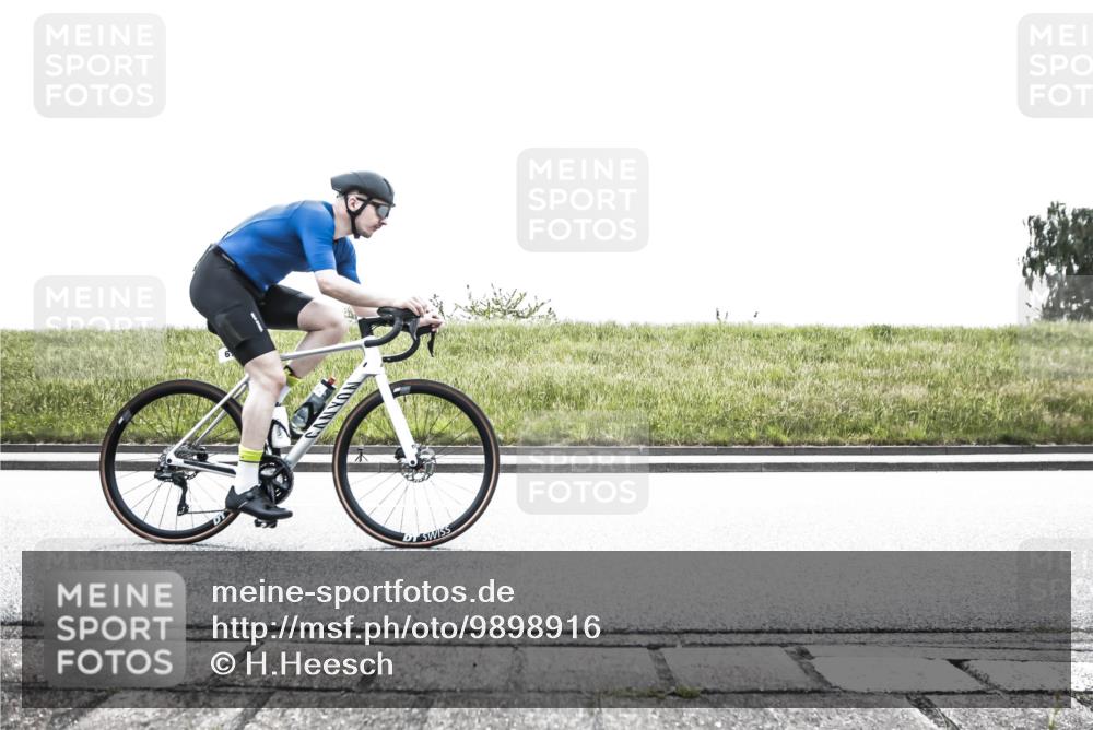 21.06.2026 - 29. Vierlanden-Triathlon H.Heesch http://msf.ph/oto/9898916 21.06.2026 11:28:06 Radfahren 670, 882 meine-sportfotos.de