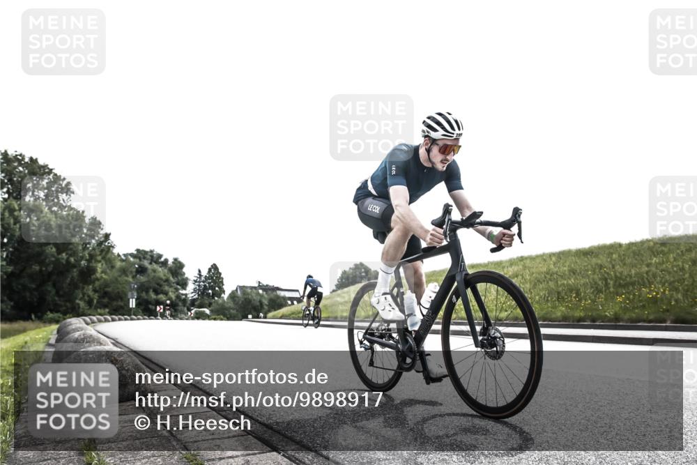 21.06.2026 - 29. Vierlanden-Triathlon H.Heesch http://msf.ph/oto/9898917 21.06.2026 10:49:34 Radfahren 151, 241, 289 meine-sportfotos.de