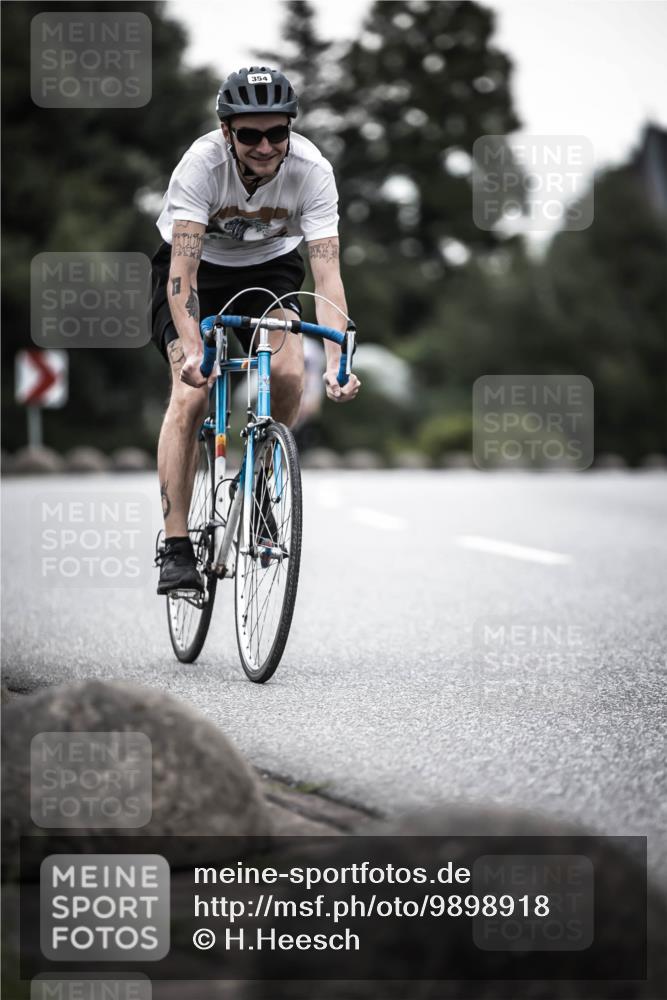 21.06.2026 - 29. Vierlanden-Triathlon H.Heesch http://msf.ph/oto/9898918 21.06.2026 10:06:18 Radfahren 9, 109, 354 meine-sportfotos.de