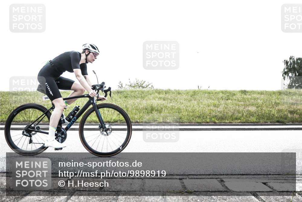 21.06.2026 - 29. Vierlanden-Triathlon H.Heesch http://msf.ph/oto/9898919 21.06.2026 11:28:12 Radfahren 670, 882, 892 meine-sportfotos.de