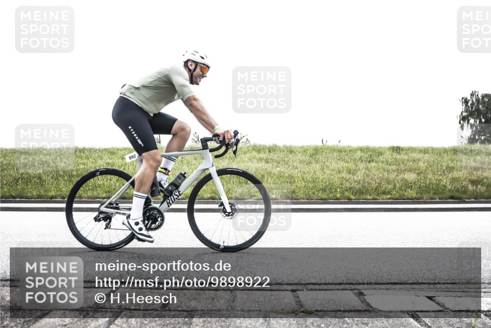 21.06.2026 - 29. Vierlanden-Triathlon H.Heesch http://msf.ph/oto/9898922 21.06.2026 11:28:16 Radfahren 171, 827, 882, 892 meine-sportfotos.de